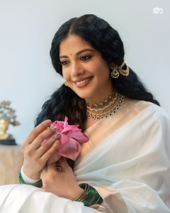 shivada-actress-in-kerala-saree-with-makeup-ideas-photos-trending-005