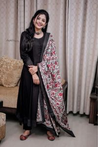 shivada-in-full-black-anarkali-churidar-004