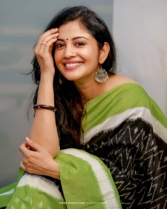shivada-latest-photos-in-green-saree-001
