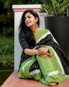 shivada-latest-photos-in-green-saree-002