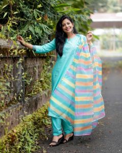 shivada-latest-photos-in-green-saree-006
