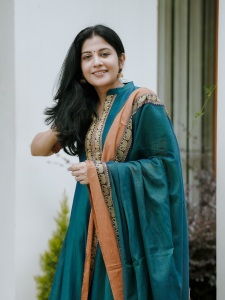 shivada-nair-in-churidar-photos-005