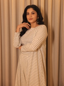 shivada-nair-in-co-ord-set-dress-with-jacket-photos-004