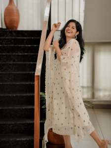 shivada-nair-in-kaftan-model-outfit-latest-trend-photos-001