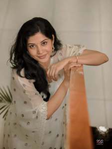 shivada-nair-in-kaftan-model-outfit-latest-trend-photos