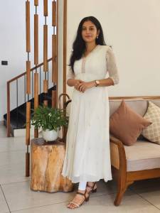 shivada-nair-in-office-wear-outfit-ideas-photos-005