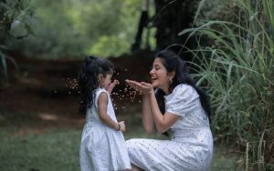 shivada-with-his-daughter-photos-002