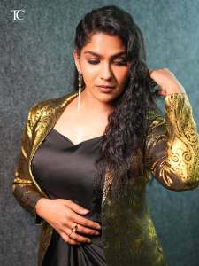 nooru-saami-actress-swasika-latest-pics-003