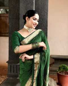 swasika-in-green-pattu-saree-003