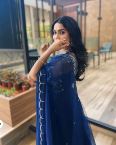swasika-in-night-party-dress-ideas-photos-031