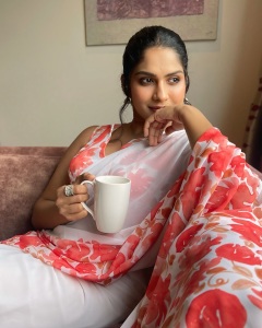 swasika-in-saree-with-blouse-style-ideas-photos-006