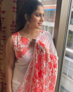 swasika-in-saree-with-blouse-style-ideas-photos-009