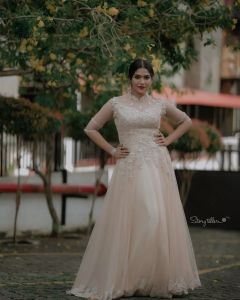 swasika-in-white-gown-dress-images-005