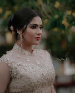 swasika-in-white-gown-dress-images-006
