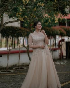 swasika-in-white-gown-dress-images-007