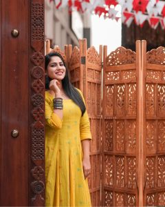 swasika-in-yellow-dress-images