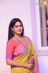 swasika-latest-photos-111-03919