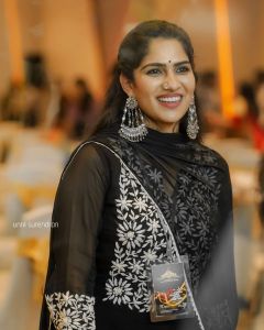 swasika-new-look-photos2022-005