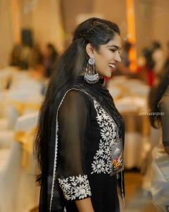 swasika-new-look-photos2022-006