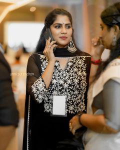swasika-new-look-photos2022-007