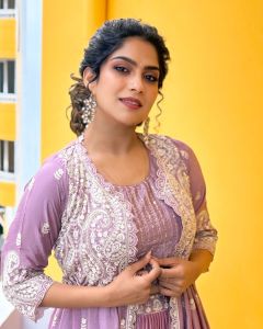 swasika-new-photoshoot-pictures-014