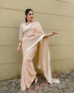 swasika-vijay-in-saree-photos-hd-001