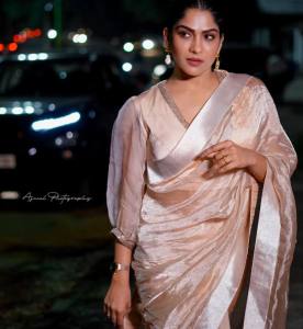 swasika-vijay-in-saree-photos-hd-001