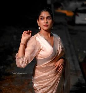 swasika-vijay-in-saree-photos-hd
