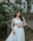 swasika-in-white-gown-dress-images-004
