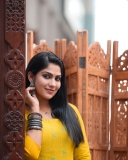 swasika-in-yellow-dress-images-003