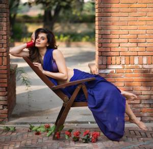 taapsee-pannu-blue-saree
