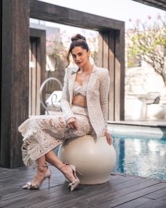 taapsee-pannu-in-two-piece-dress-with-coat-photos-004