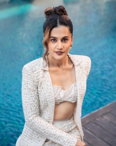 taapsee-pannu-in-two-piece-dress-with-coat-photos-005