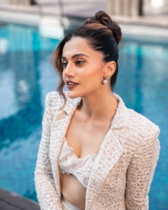taapsee-pannu-in-two-piece-dress-with-coat-photos-006