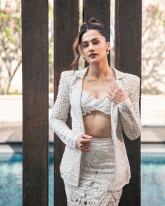 taapsee-pannu-in-two-piece-dress-with-coat-photos-009
