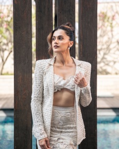 taapsee-pannu-in-two-piece-dress-with-coat-photos-010