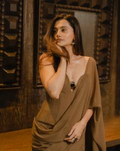 taapsee-pannu-latest-photos-001