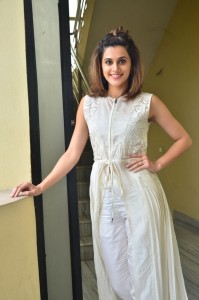 taapsee-pannu-latest-stills-880-00144