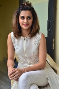 taapsee-pannu-latest-stills-880-00285