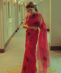 taapsee-pannu-new-look-004