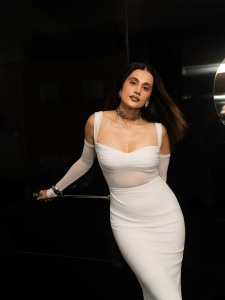taapsee-pannu-new-look-in-stylish-dress-photo-003