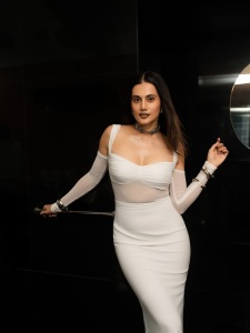 taapsee-pannu-new-look-in-stylish-dress-photo-005