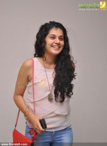 taapsee-pannu-stills30