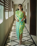 taapsee-pannu-in-dot-print-outfit-002