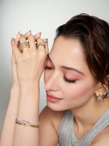 tamanna-bhatia-latest-photos-with-her-jewellery-brand-005