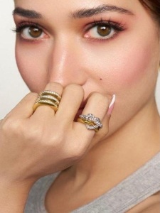 tamanna-bhatia-latest-photos-with-her-jewellery-brand-006