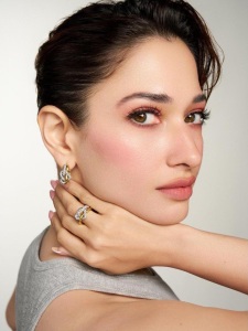 tamanna-bhatia-latest-photos-with-her-jewellery-brand-007