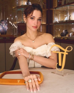 tamanna-bhatia-latest-photos-with-her-jewellery-brand-013