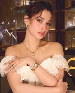 tamanna-bhatia-latest-photos-with-her-jewellery-brand-014