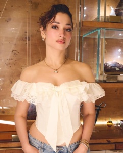 tamanna-bhatia-latest-photos-with-her-jewellery-brand-016